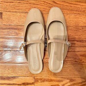 BRAND NEW, never worn JCREW camel patent leather flats